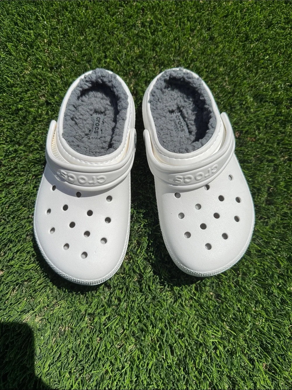 CROCS Kids Classic Clog with Gray Lining — White Size J2